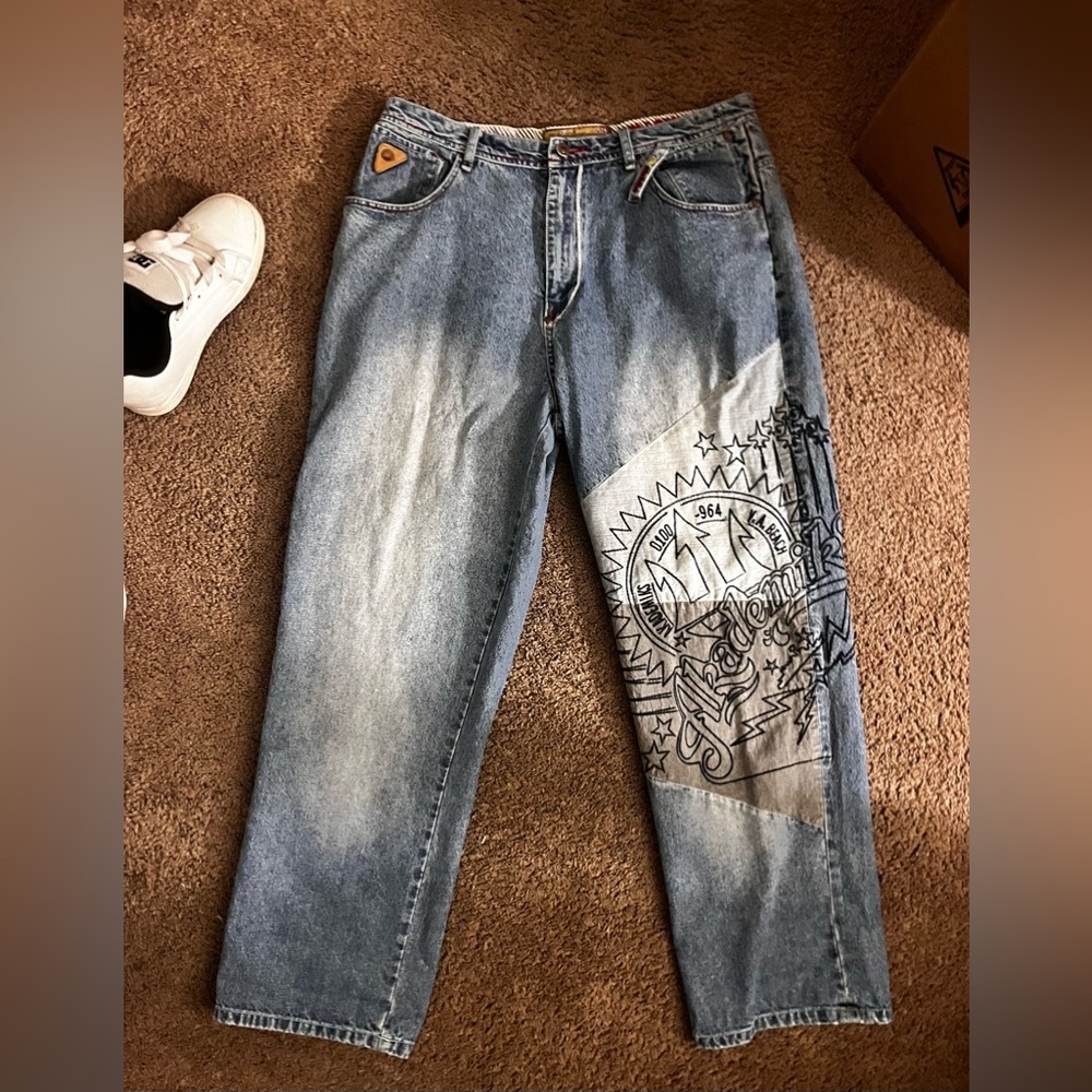 Akademiks embroidered jeans